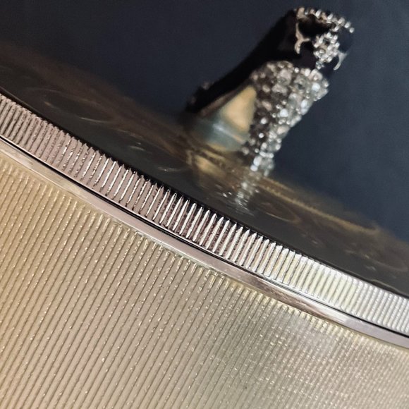 VINTAGE Jewelry or Trinket Hinged Round Metal Lined Box EUC - Picture 4 of 8